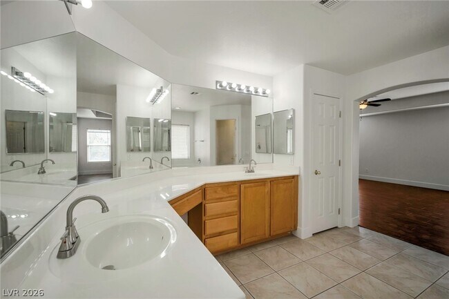 Building Photo - 9711 W Spinnaker Creek Ave