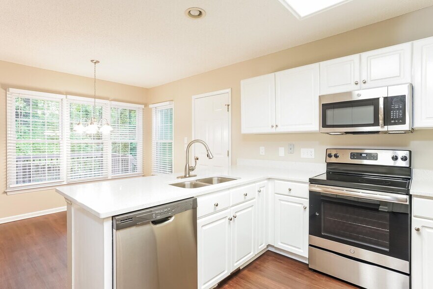 Building Photo - 4936 Bivens Dr