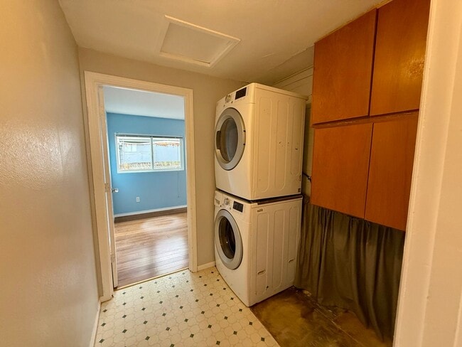 Building Photo - White Center Home