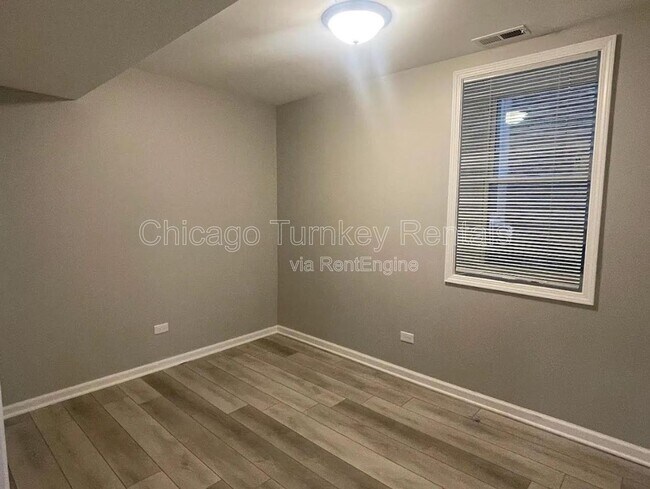 Building Photo - 2336 S Troy St