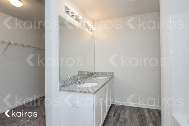 Building Photo - 945 Clayton Ct