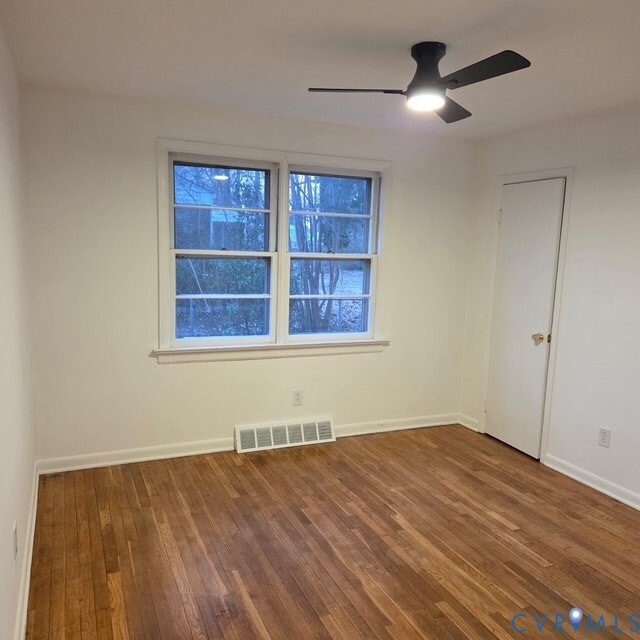 Building Photo - 8011 Kenmore Dr