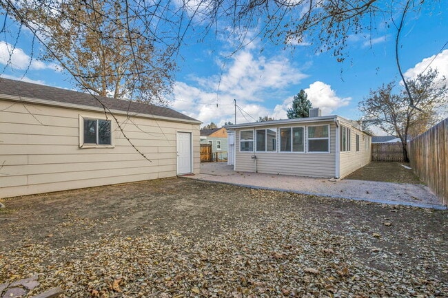 Building Photo - 6855 Reno Dr