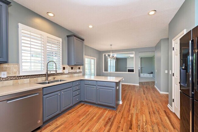 Building Photo - Stunning 6 Bed 3.5 Bath Carmel Home With Finished Basement an Fenced Yard!