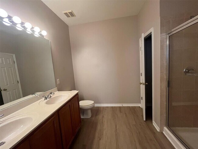 Building Photo - 13282 SW Pembroke Cir N