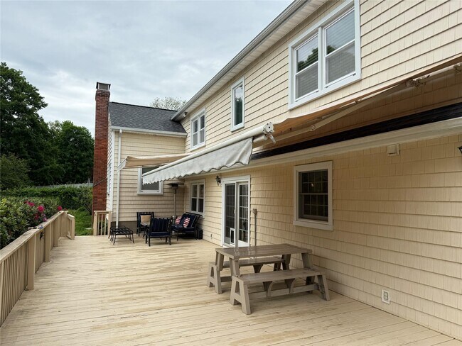 Building Photo - 29 Eastview Dr