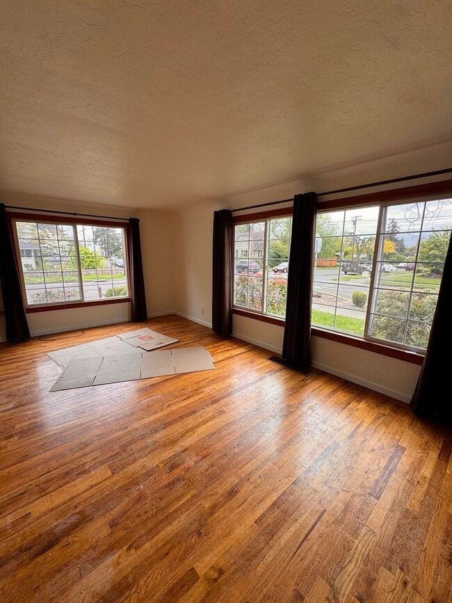 Building Photo - Warm and Welcoming 4bed/2 bath in beautiful Corvallis!