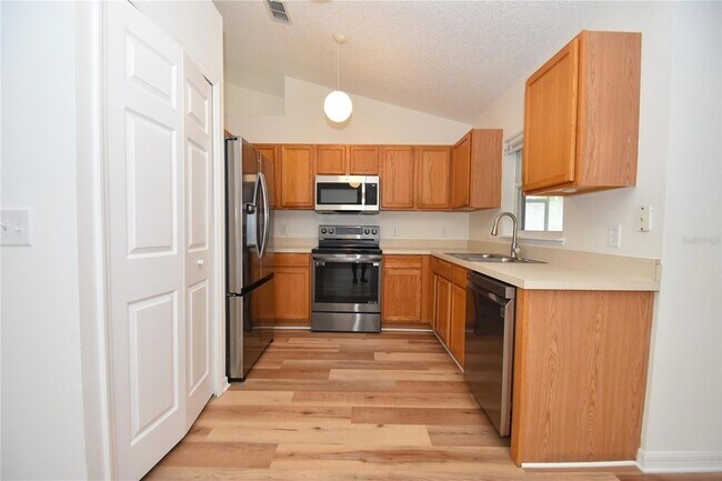 Building Photo - 14 Ryley Ln