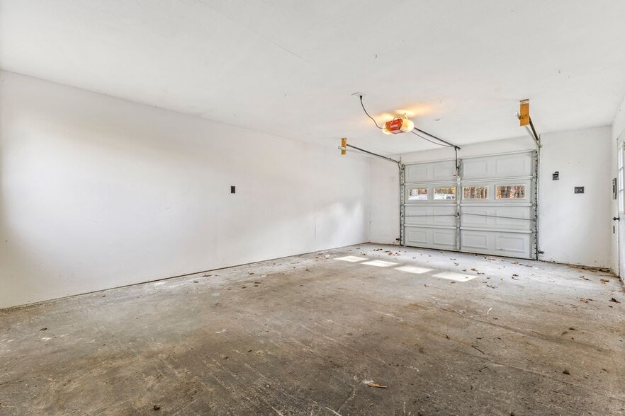 Building Photo - 83 Richardson St