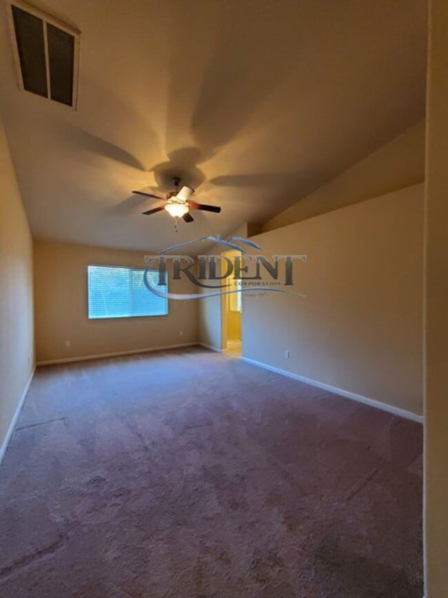 Building Photo - 4 bedroom, 2 bath house