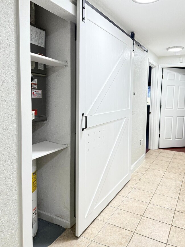 Building Photo - 2901 Riverside Dr