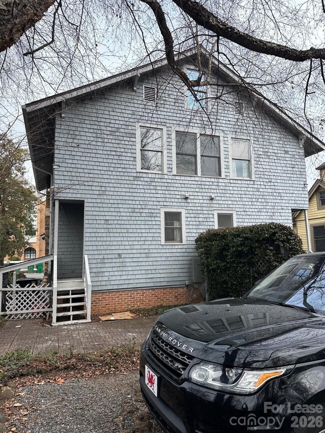 Building Photo - 407 W 9th St