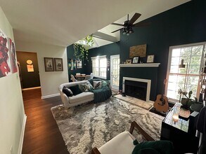 Building Photo - Charming 2-Bedroom Loft-Style Condo in a P...