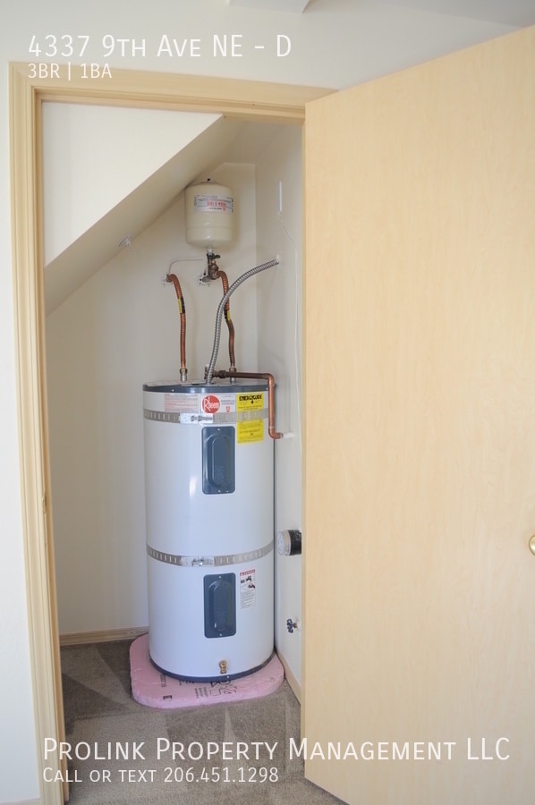 Building Photo - 4337 9th Ave NE