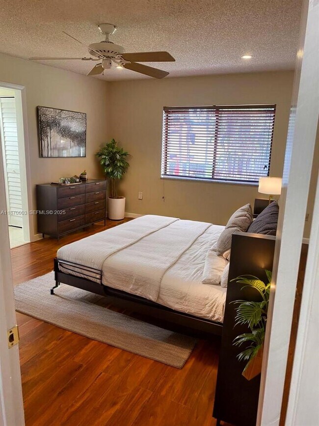 Building Photo - 1301 SW 124th Ct