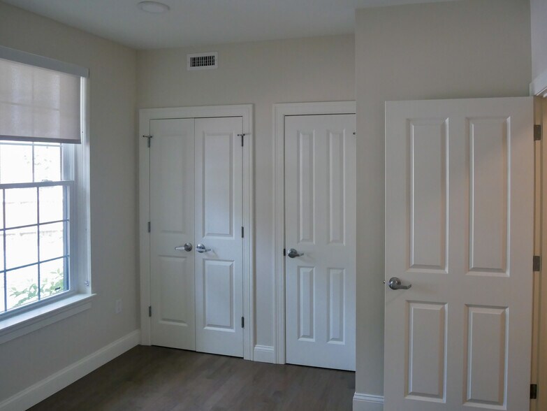 Building Photo - 39 Herrick Rd