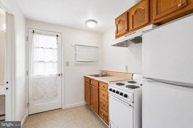 Building Photo - 420 London Dr