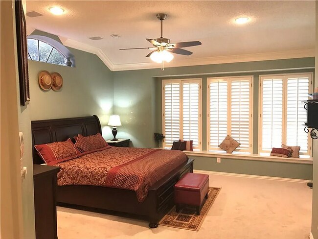 Building Photo - A charming 3-bedroom, 2-bath single-family home in Irving, Texas featuring spacious living areas,...