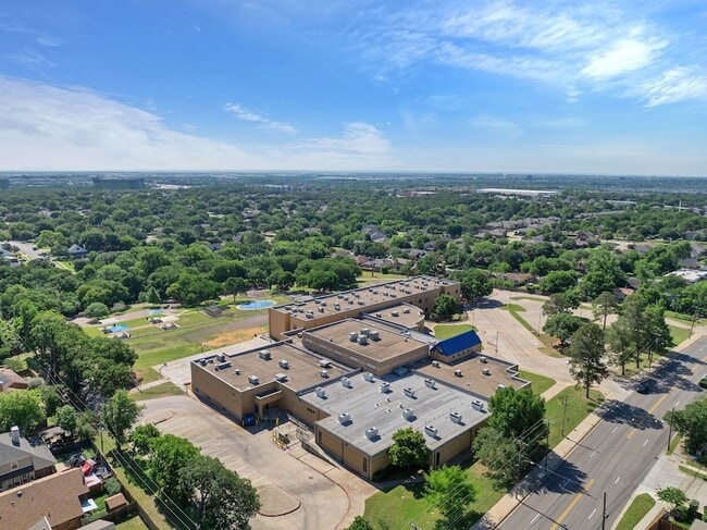 Building Photo - 134 Main Pl