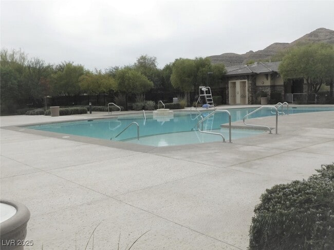 Building Photo - 10465 Saddle Mountain St