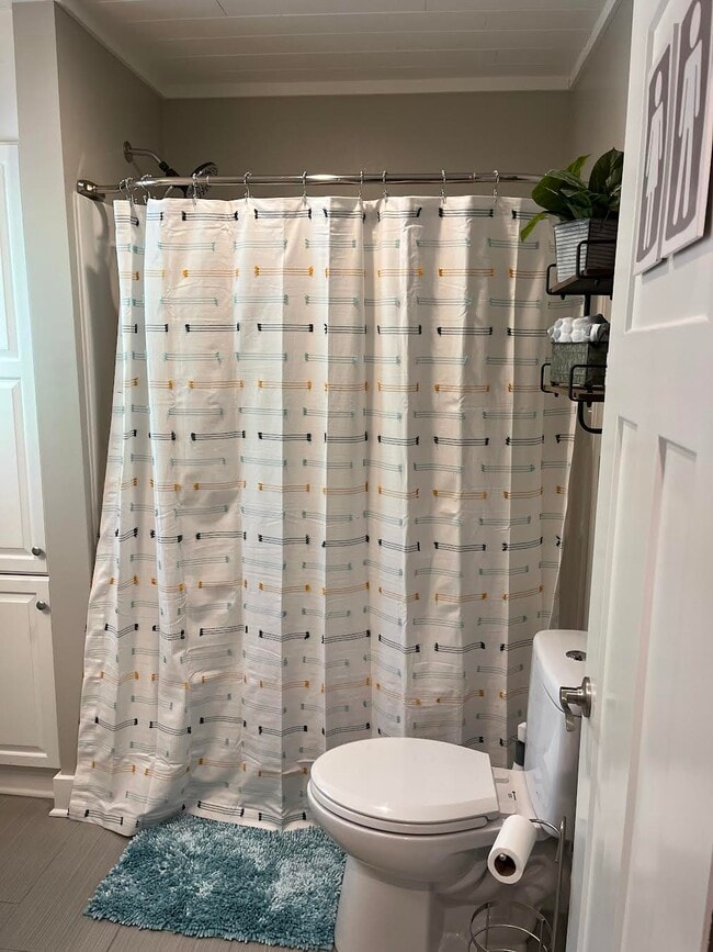 Building Photo - 251 Landwood Ln