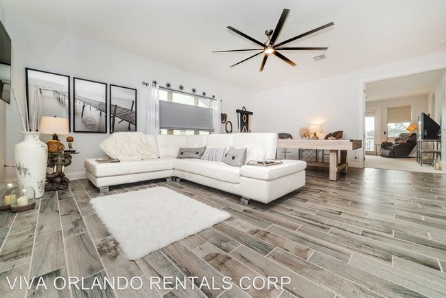 Building Photo - 10793 Royal Cypress Way