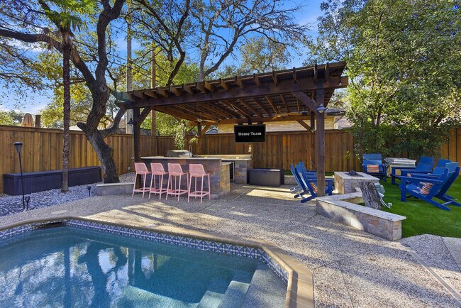 Building Photo - 12511 Chapel Bell St