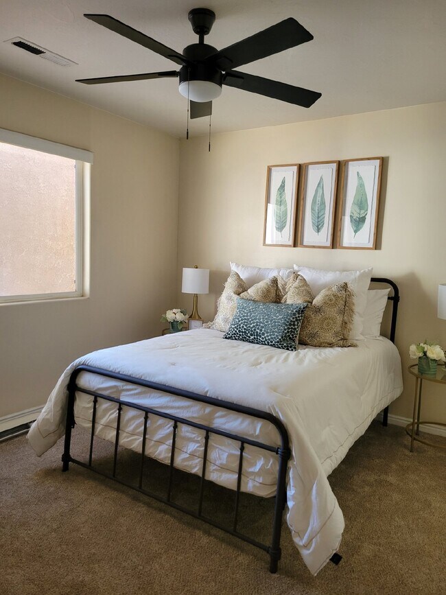 Building Photo - 2 Bed/1.5 Bath In An Active 55+ Community