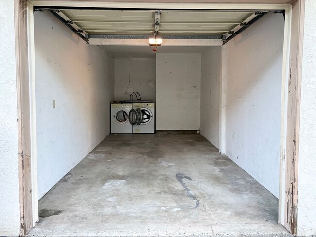 Building Photo - Fully Remodeled Fire Mtn. Townhome w/ Garage!