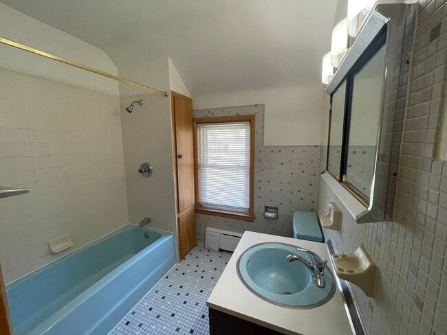 Building Photo - Partially Furnished 3-Bedroom Home in North Fargo!