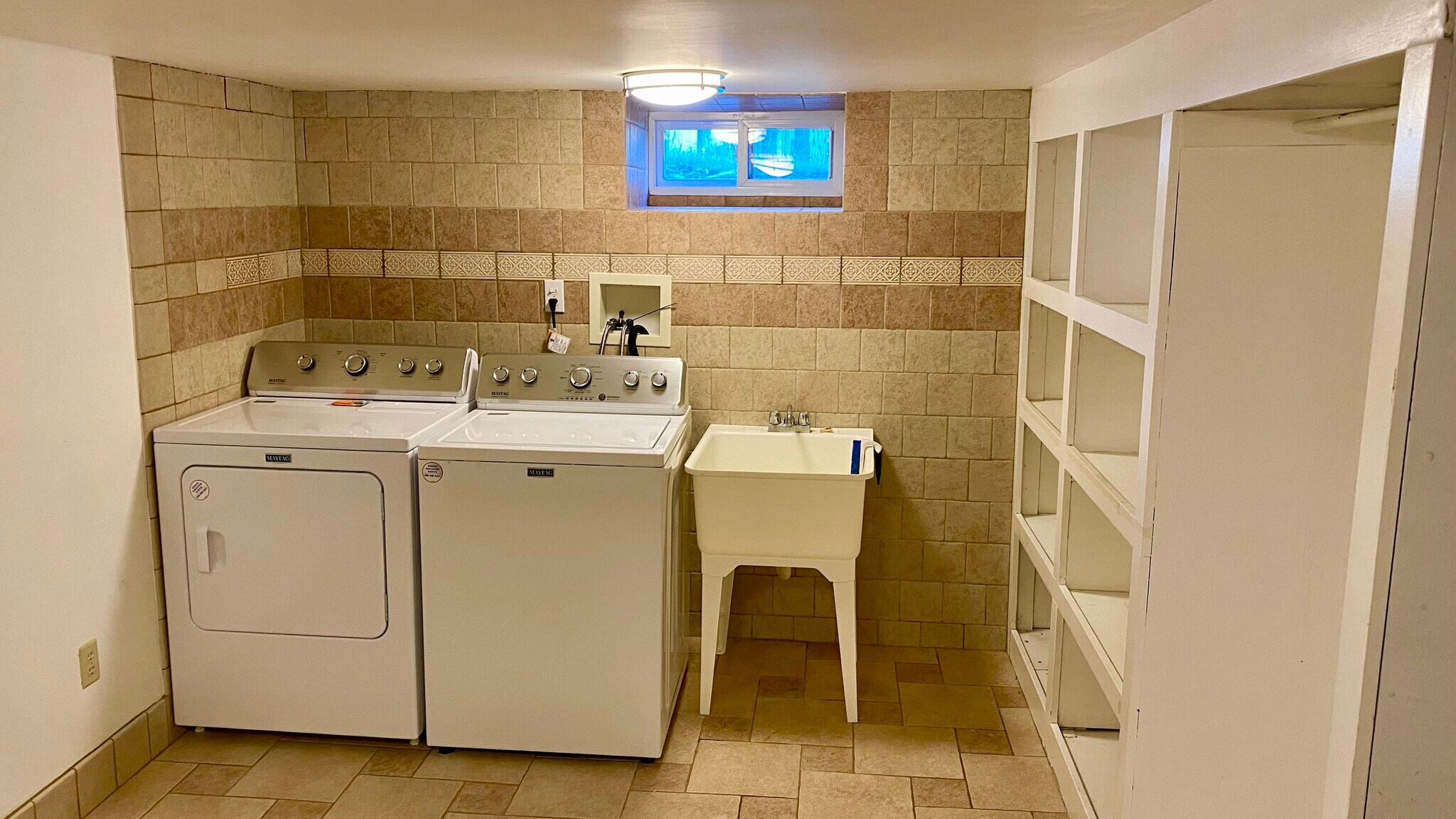 Building Photo - 2223 Noble St