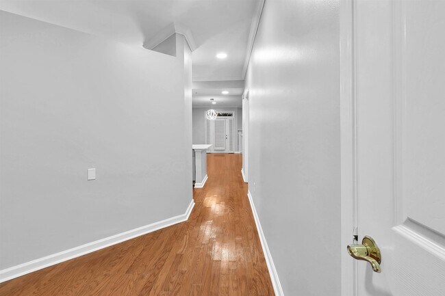 Building Photo - 3047 Lenox Rd NE