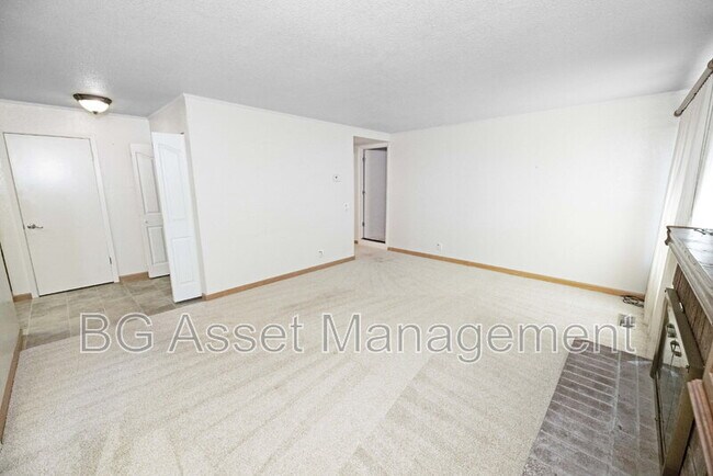 Building Photo - 1830 Weir Dr