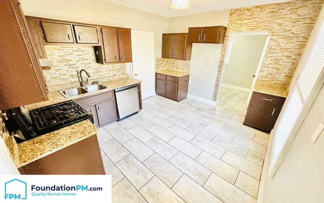 Building Photo - 888 Looney Ave