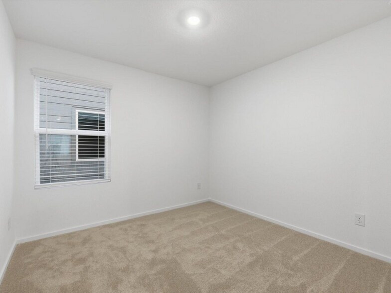 Building Photo - 25409 Carnation Ct