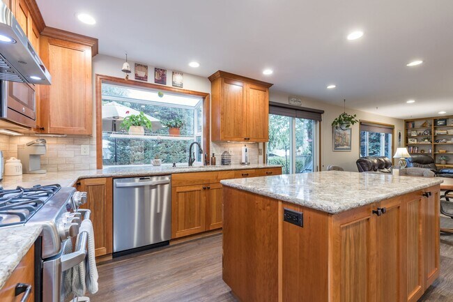 Building Photo - Lea Hill beautiful home - 4 bedroom 2.5 baths with 3 car garage & AC - A must see - Available Apr...