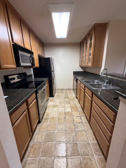 Building Photo - 7120 Shoreline Dr