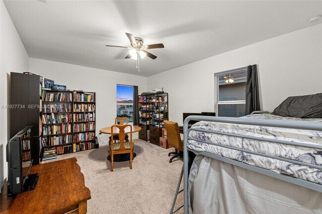 Building Photo - 525 NE 6th Pl