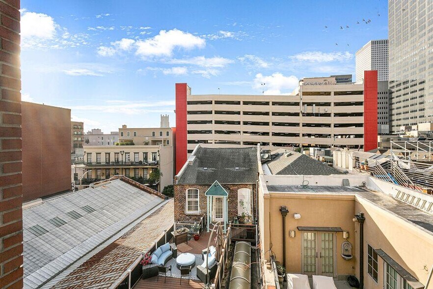 Building Photo - 611 Commerce St