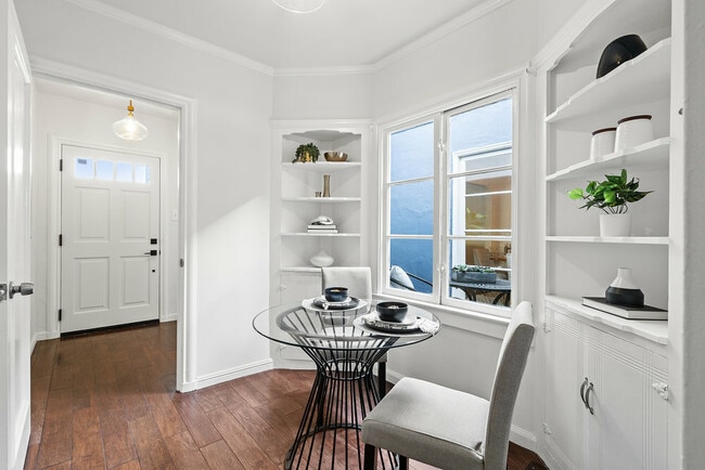 Building Photo - 724 Teresita Blvd