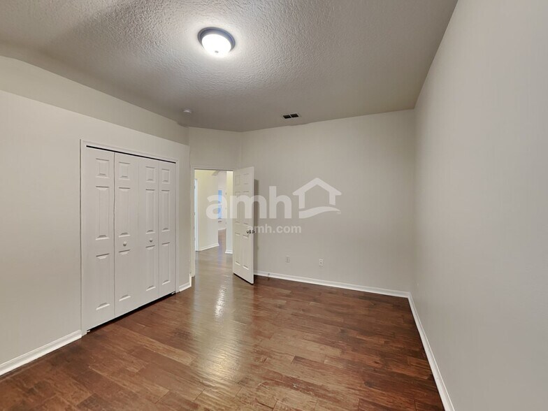 Building Photo - 879 Moonluster Dr