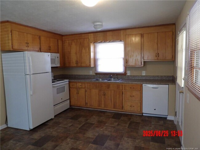 Building Photo - 301 W Vinson Ave