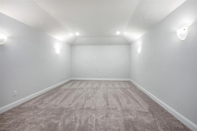 Building Photo - 2037 Almassera Dr