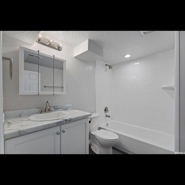 Building Photo - 115 S 200 E