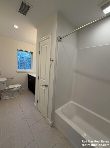 Building Photo - 11 Alder St