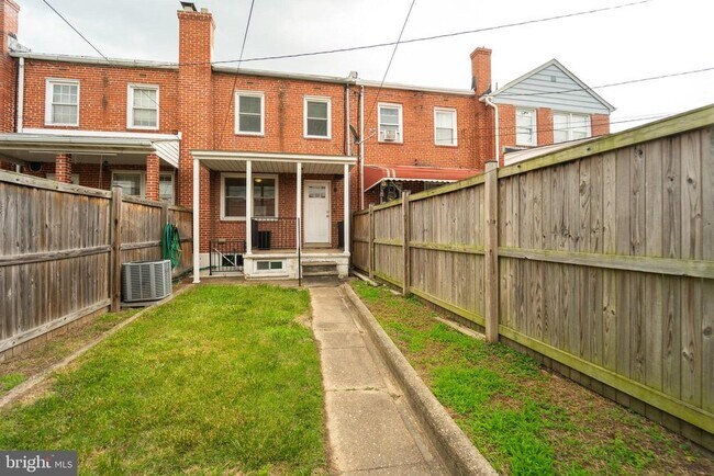 Building Photo - 3422 Dunran Rd