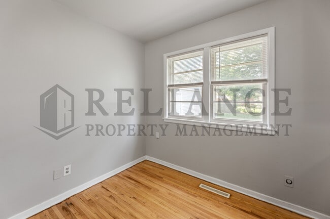 Building Photo - 1515 E Jump St