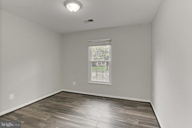 Building Photo - 20585 Triple Crown Ct