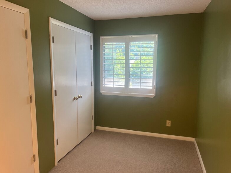 Building Photo - 3100 Heathstead Pl