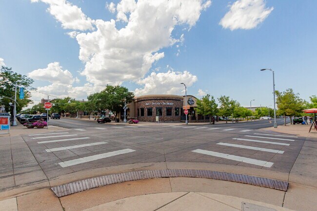 Building Photo - A contemporary 1826 sq ft. 3 Bedroom / 3 B...